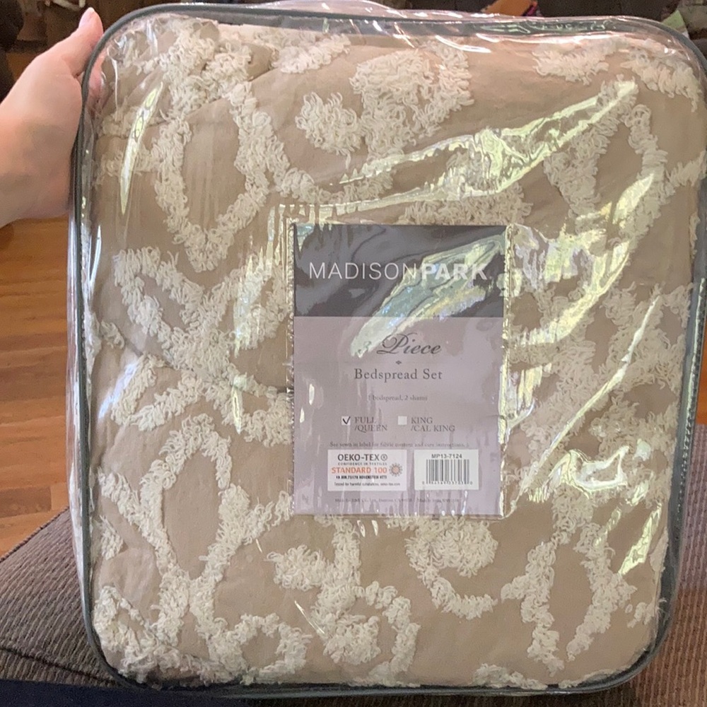 Madison park 3 piece bedspread set full/queen